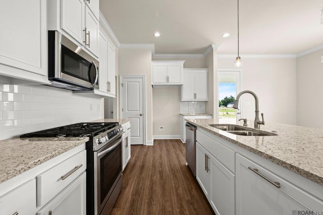 10440 Highcrest Dr, Denham Springs, LA 70706