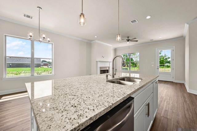 10440 Highcrest Dr, Denham Springs, LA 70706