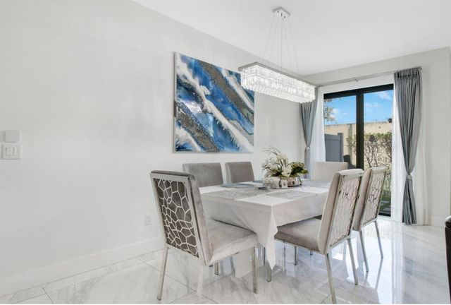 1010 Willow Place, Palm Beach Gardens, FL 33410