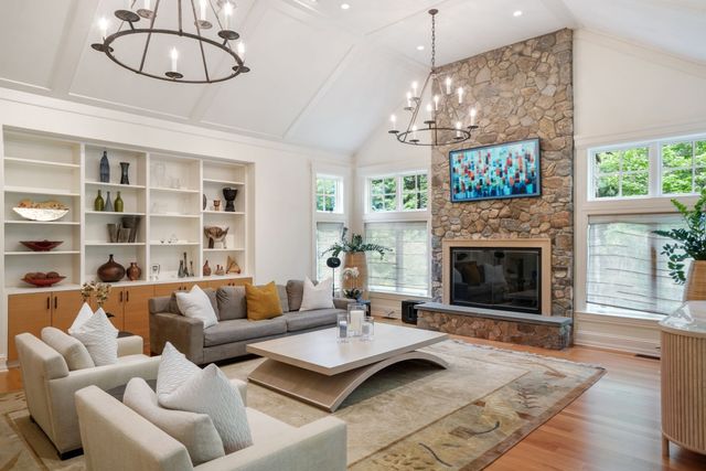 55 Ridge Hill Farm Rd, Wellesley, MA 02482