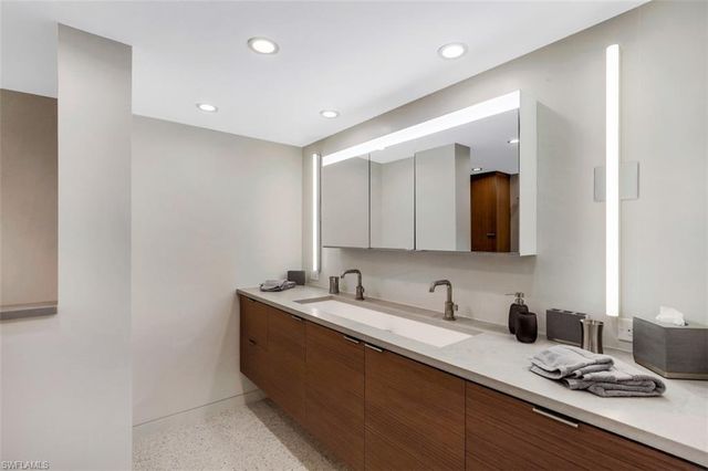 3951 Gulf Shore BLVD N # 1203, Naples, FL 34103