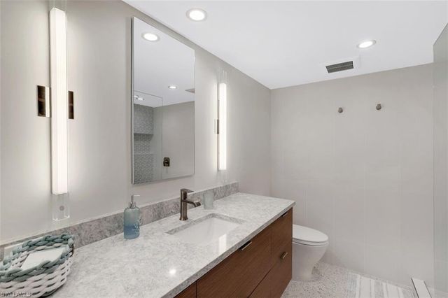 3951 Gulf Shore BLVD N # 1203, Naples, FL 34103