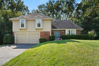 201 W 119th Terrace, Kansas City, MO 64145