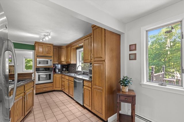 65 May St, Attleboro, MA 02703