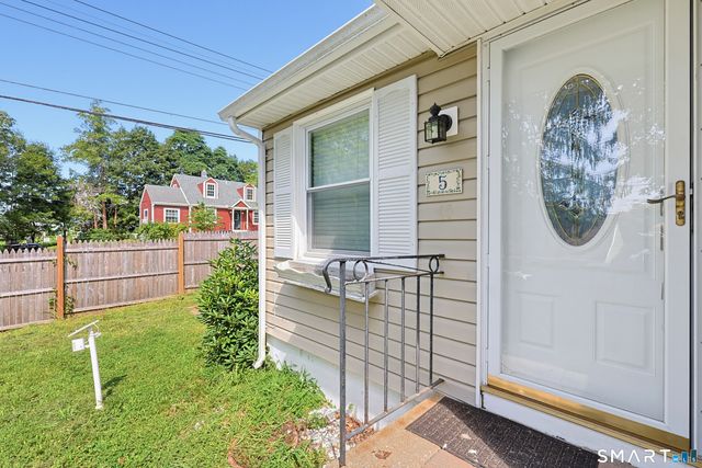 5 Flyers Drive, Norwich, CT 06360
