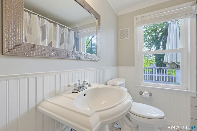 5 Flyers Drive, Norwich, CT 06360