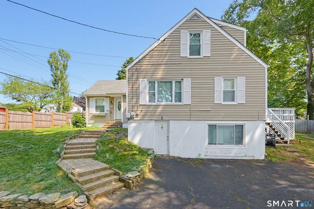 5 Flyers Drive, Norwich, CT 06360