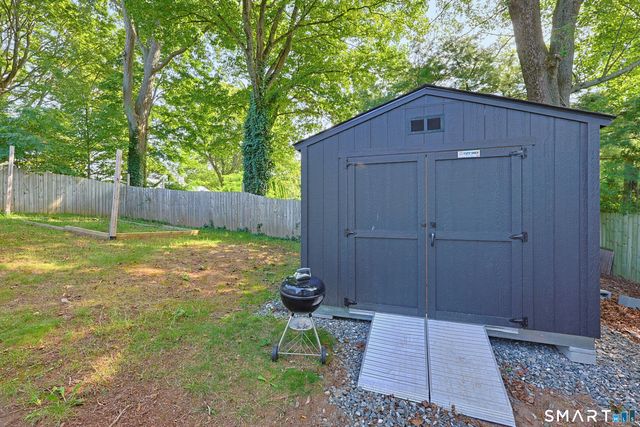 5 Flyers Drive, Norwich, CT 06360