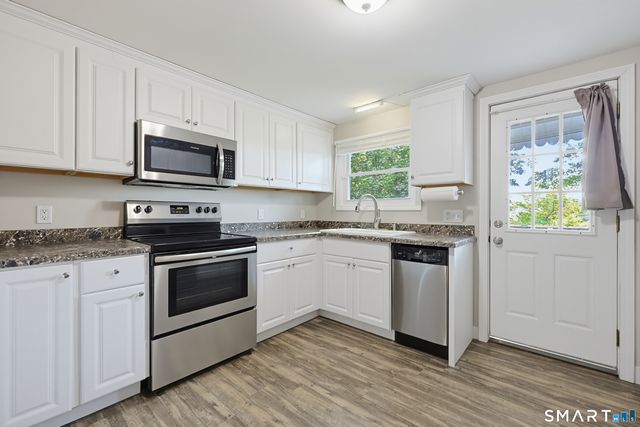 5 Flyers Drive, Norwich, CT 06360