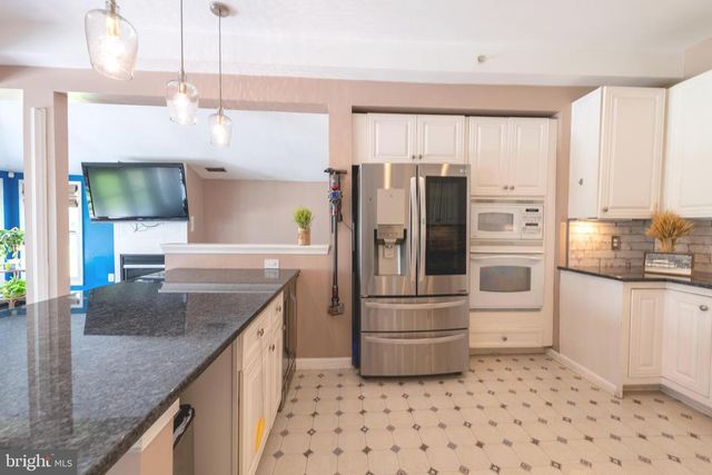 802 WALNUT AVE, North Beach, MD 20714