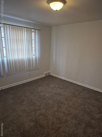 24260 Coolidge Highway, Oak Park, MI 48237