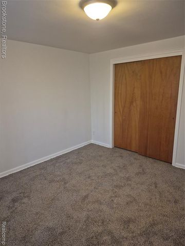 24260 Coolidge Highway, Oak Park, MI 48237