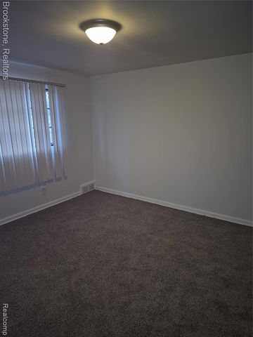 24260 Coolidge Highway, Oak Park, MI 48237