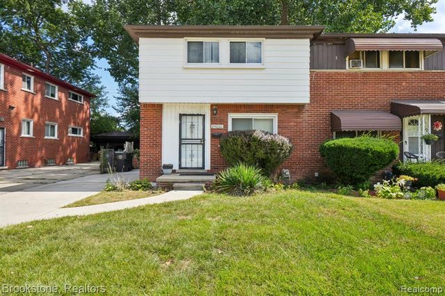 24260 Coolidge Highway, Oak Park, MI 48237
