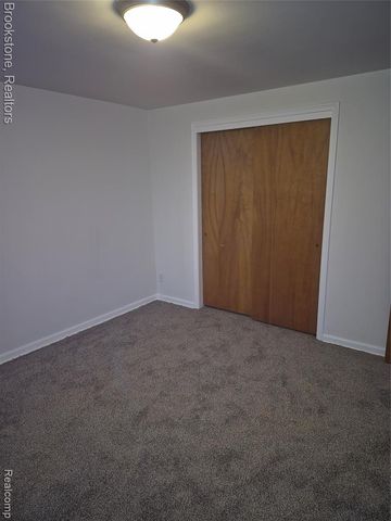 24260 Coolidge Highway, Oak Park, MI 48237