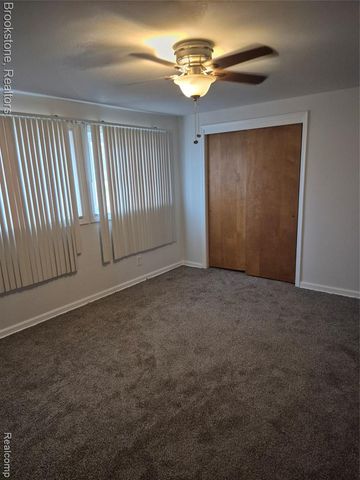 24260 Coolidge Highway, Oak Park, MI 48237