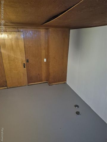 24260 Coolidge Highway, Oak Park, MI 48237