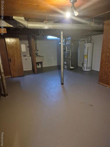 24260 Coolidge Highway, Oak Park, MI 48237