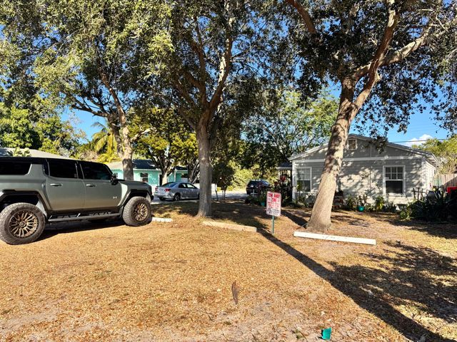 717 8th Avenue N, Lake Worth Beach, FL 33460