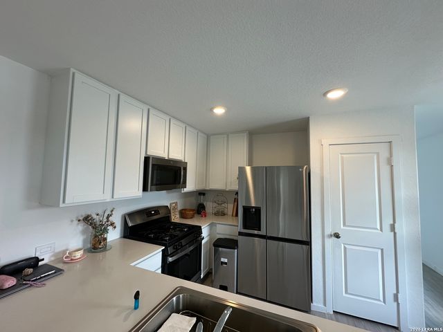 3735 Moon Hill, Marion, TX 78132