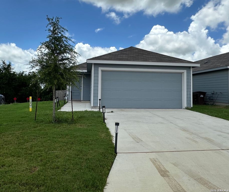 3735 Moon Hill, Marion, TX 78132