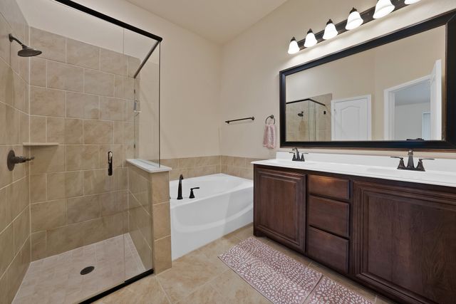 1040 Weeping Oak Drive, Burleson, TX 76028