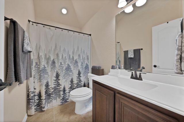 1040 Weeping Oak Drive, Burleson, TX 76028