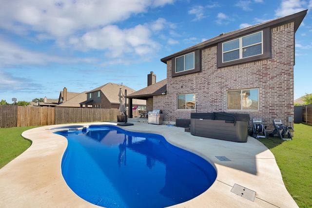 1040 Weeping Oak Drive, Burleson, TX 76028