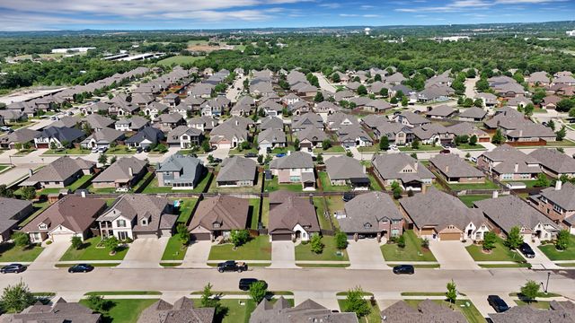 1040 Weeping Oak Drive, Burleson, TX 76028