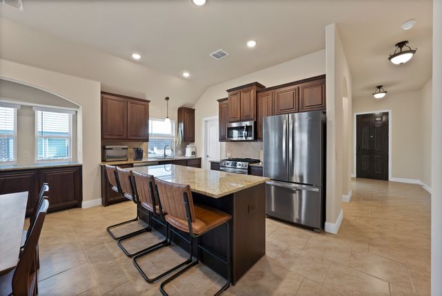 1040 Weeping Oak Drive, Burleson, TX 76028