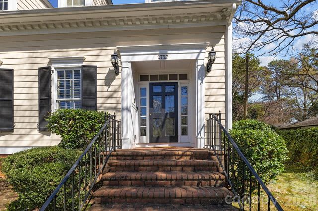 2727 Hampton Avenue, Charlotte, NC 28207