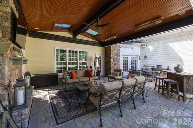 2727 Hampton Avenue, Charlotte, NC 28207