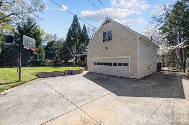 2727 Hampton Avenue, Charlotte, NC 28207