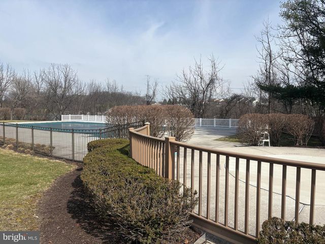 6106 SPRING KNOLL DR, Harrisburg, PA 17111