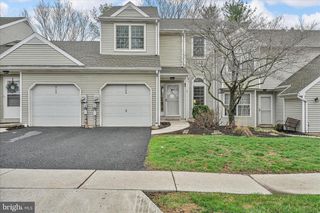 6106 SPRING KNOLL DR, Harrisburg, PA 17111