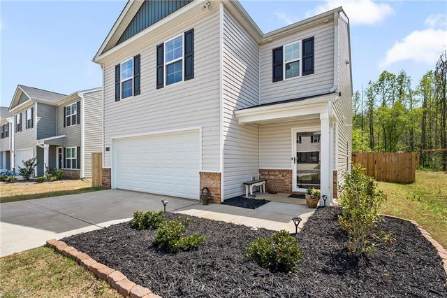 166 Carriage Cove Circle, Mocksville, NC 27028