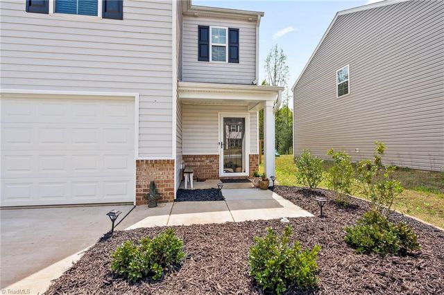 166 Carriage Cove Circle, Mocksville, NC 27028