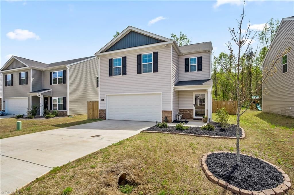 166 Carriage Cove Circle, Mocksville, NC 27028