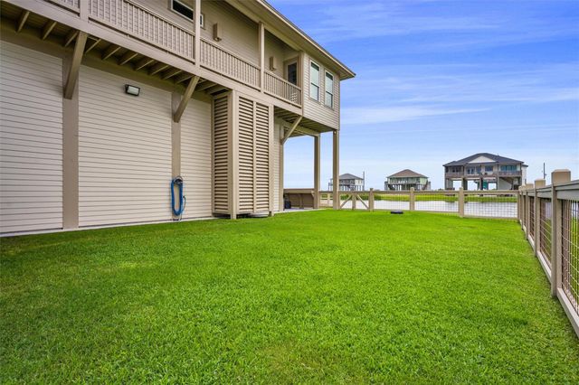 3721 Biscayne Beach Road, Crystal Beach, TX 77650
