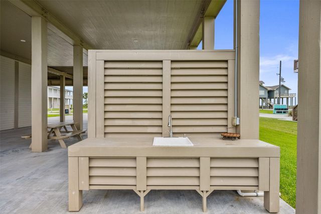 3721 Biscayne Beach Road, Crystal Beach, TX 77650