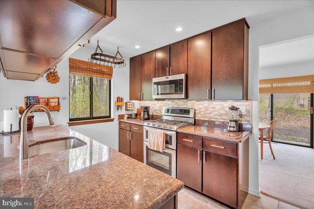 18 BRONWOOD DR, Voorhees, NJ 08043
