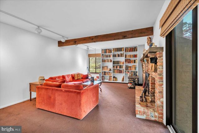 18 BRONWOOD DR, Voorhees, NJ 08043