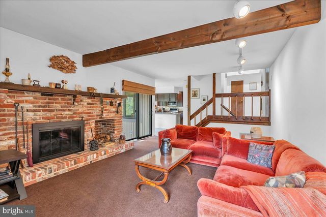 18 BRONWOOD DR, Voorhees, NJ 08043