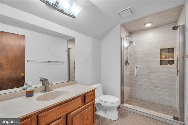 18 BRONWOOD DR, Voorhees, NJ 08043