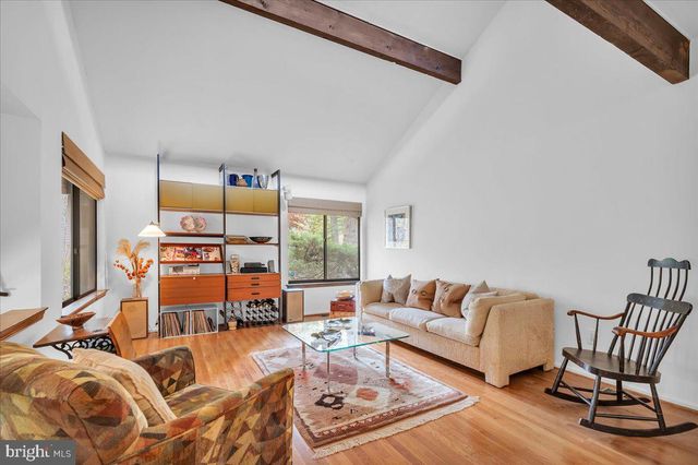 18 BRONWOOD DR, Voorhees, NJ 08043