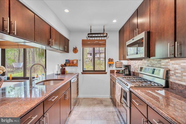 18 BRONWOOD DR, Voorhees, NJ 08043