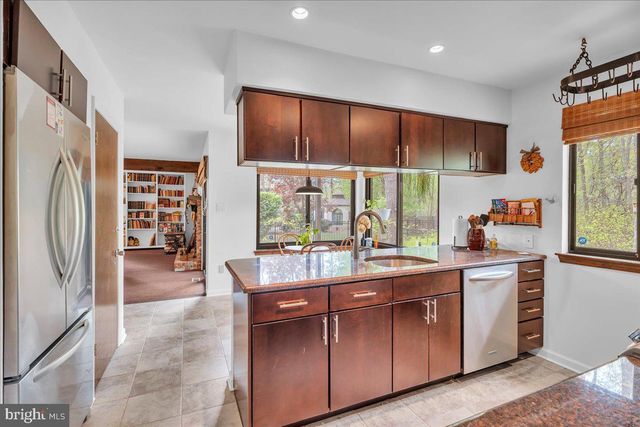 18 BRONWOOD DR, Voorhees, NJ 08043