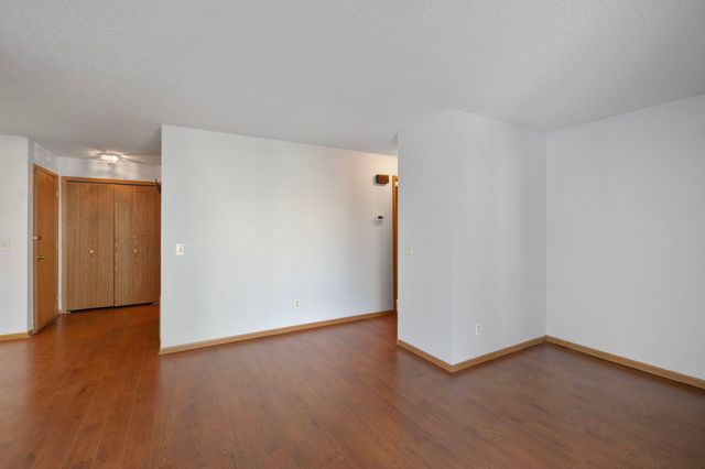 6248 Magda Drive D, Maple Grove, MN 55369