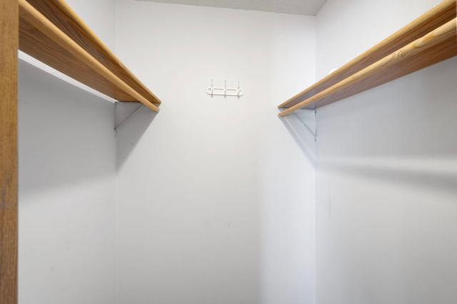 6248 Magda Drive D, Maple Grove, MN 55369