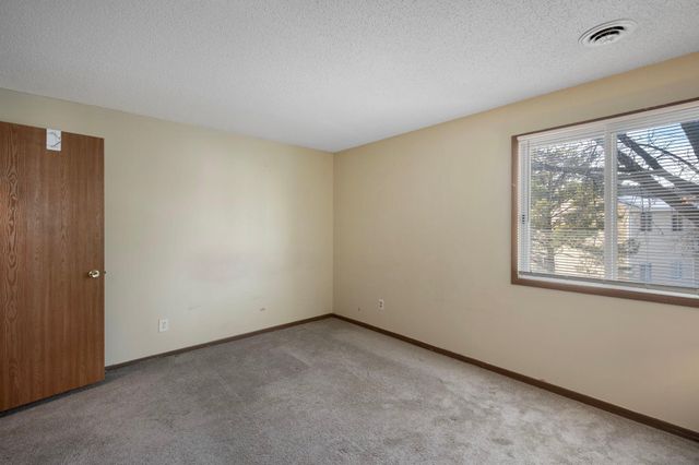 6248 Magda Drive D, Maple Grove, MN 55369